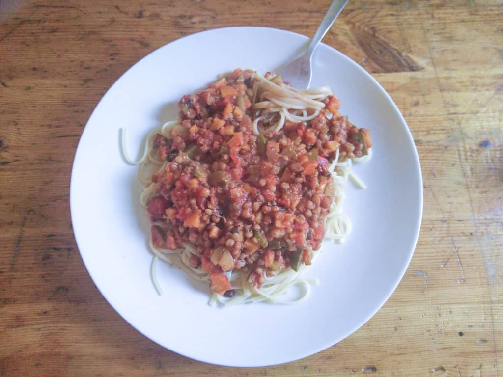 Pasta with lentils and tomato