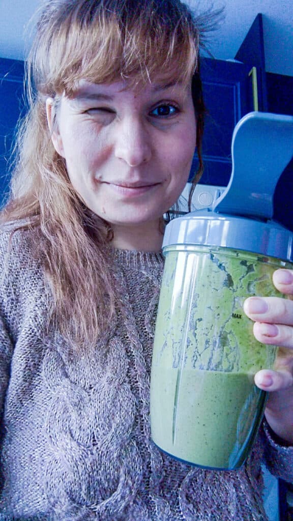 Green smoothie - plant-based breakfast on the go